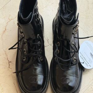Lambskin Calfskin Quilted Lace Up Combat Boots 41, Black.